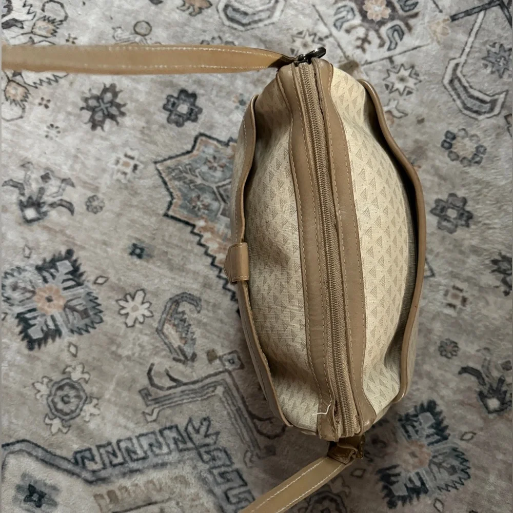 Vintage 1984 Liz Claiborne Crossbody Bag - Tan Triangle Print - Leather Trim